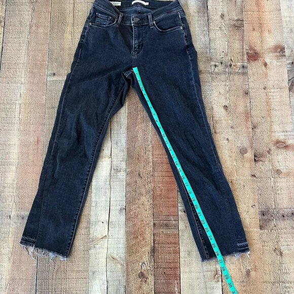 Levis Premium Curvy Straight Jeans Size 26 Black Denim - Picture 4 of 8